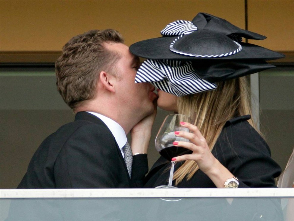 Шляпки 2 1159 990x745 Парад шляп на скачках Royal Ascot (Часть 2)