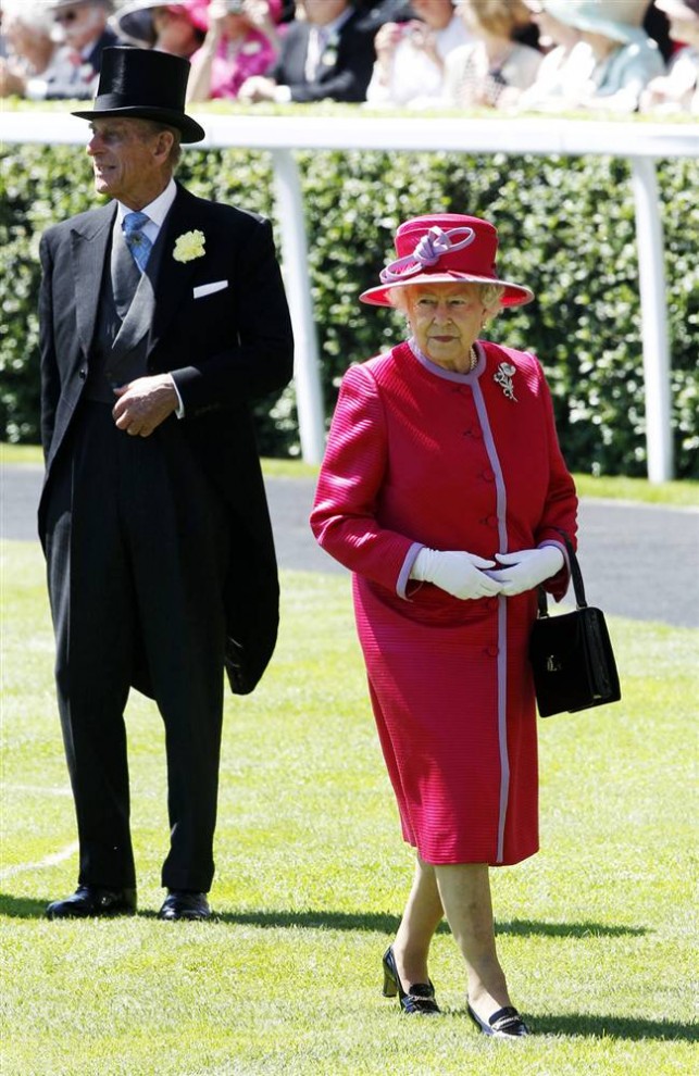 Шляпки 2 2125 643x990 Парад шляп на скачках Royal Ascot (Часть 2)