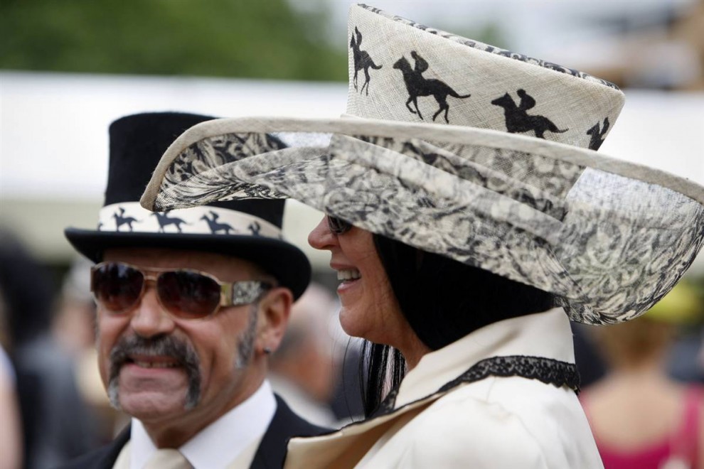 Шляпки 2 840 990x660 Парад шляп на скачках Royal Ascot (Часть 2)