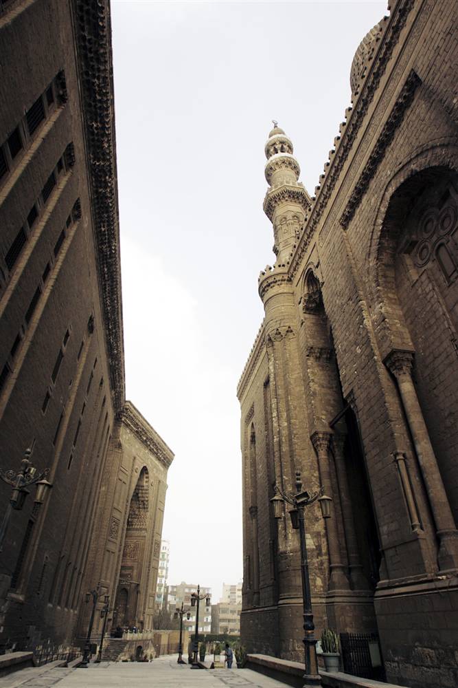 3) Достопримечательность Каира - ансамбль мечети-медресе султана Хасана. Мечеть была построена между 1356 и 1363 гг. н.э. в период правления мамлюков. Считается, что камни для ее строительства были взяты с одной из великих пирамид Гизы. (Marco Di Lauro/Getty Images)