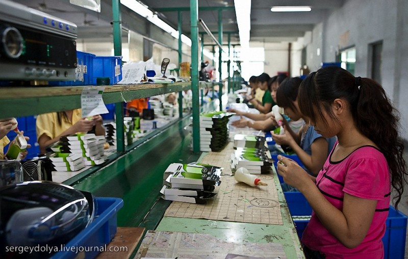 Рабочие на китайских заводах
