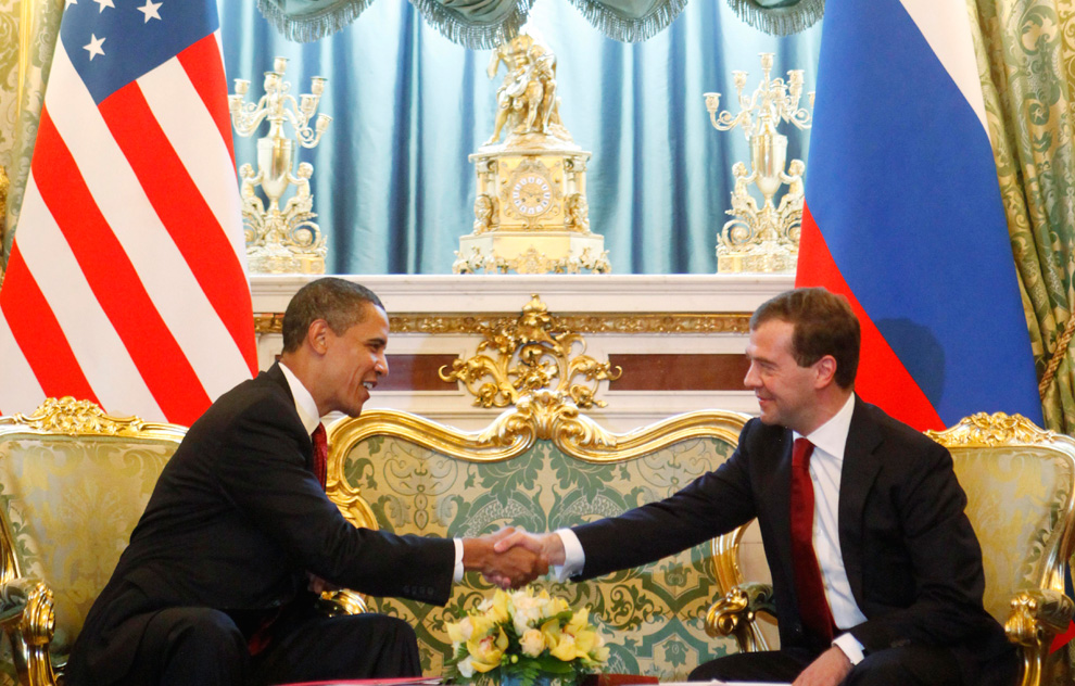 38) Президент Барак Обама во время встречи с российским президентом Дмитрием Медведевым в Кремле, в Москве в понедельник, 6 июля 2009. (AP Photo/Haraz N. Ghanbari)