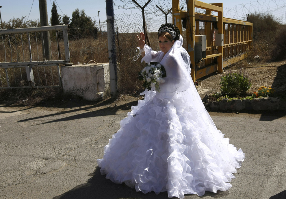 7) Arin Safadi pergi ke perbatasan Israel-Suriah.  (Menahem Kahana / AFP / Getty Images)