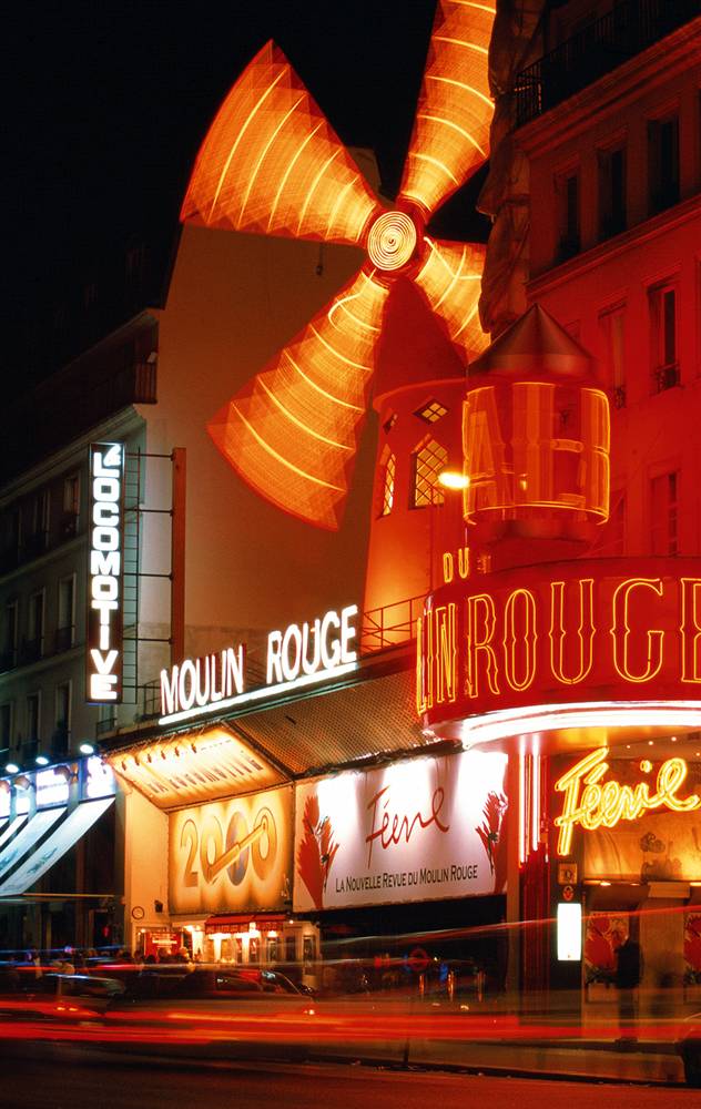 15) Мулен Руж: Кабаре «Мулен Руж» было построено в 1889 году в Парижском районе красных фонарей Пигаль на бульваре де Клиши. Мулен Руж известен как место, где зародился канкан. (David Lefranc/Paris Tourist Office)