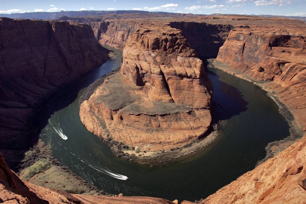 18. Река Колорадо на территории США представляет собой яркий пример прямого воздействия эффектов повышения температуры. Речная система, предоставляющая воду большей части Калифорнии, сильно изменилась из-за засухи и увеличивающейся численности населения на западе. (Matt York / AP)эффектов 