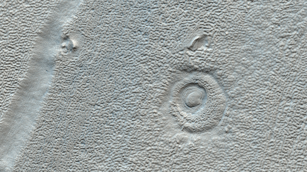 12.              Deuteronilus Mensae.            ,     .      ,           - . (NASA/JPL/University of Arizona)