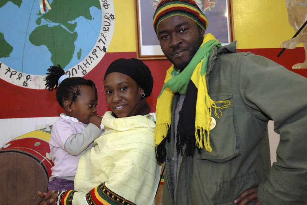 12.  Rastafarian keluarga.
