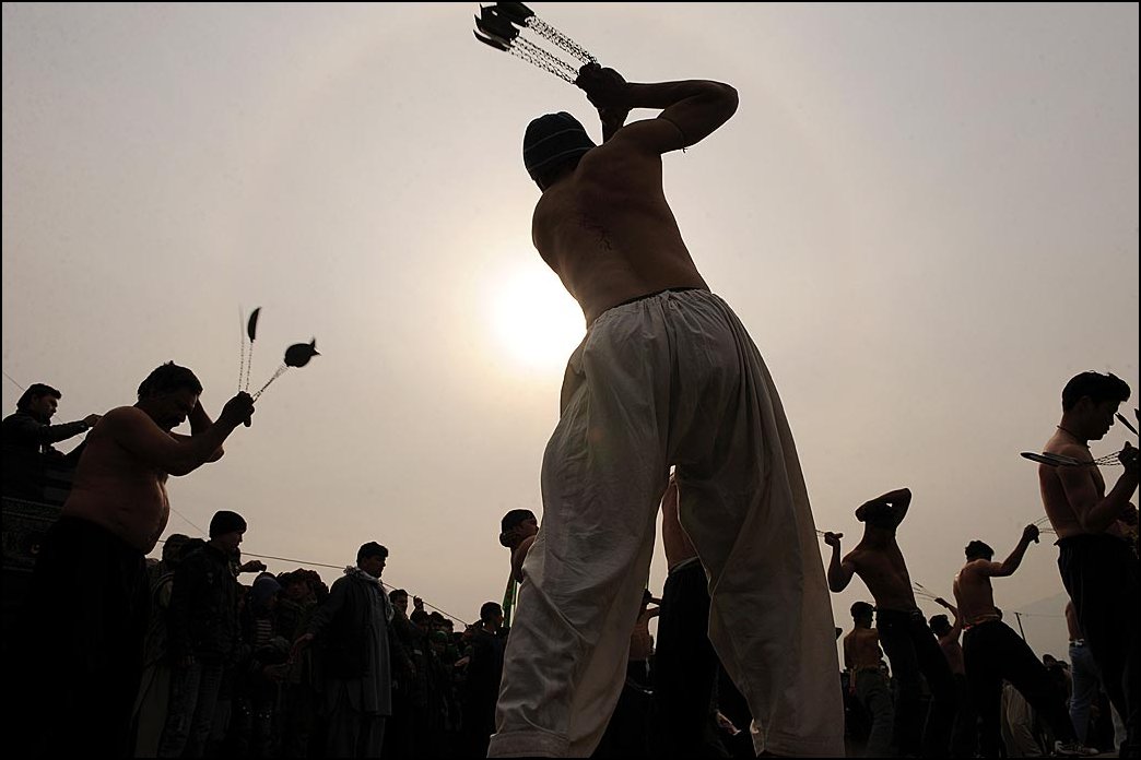 27) © Shah Marai, AFP / Getty Images / / Pedang dan rantai.