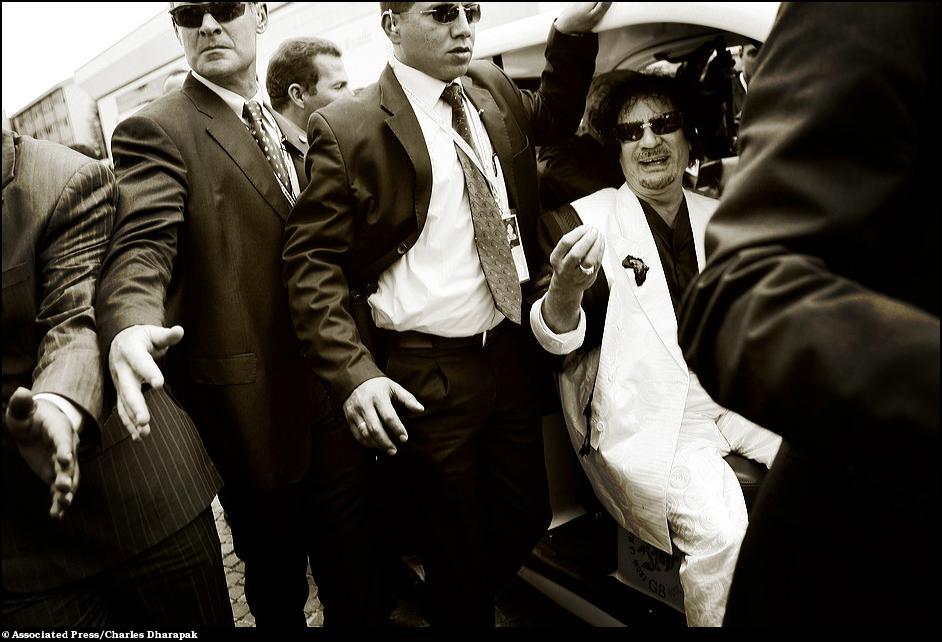 1) Ливийский лидер Муаммар Кадафи на саммите G8.