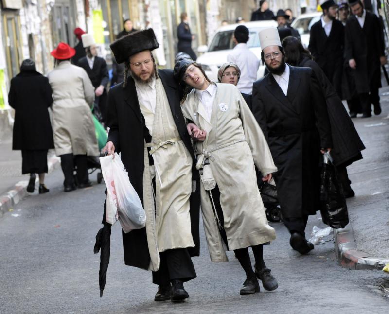 115 ultra-Ortodoks merayakan Purim