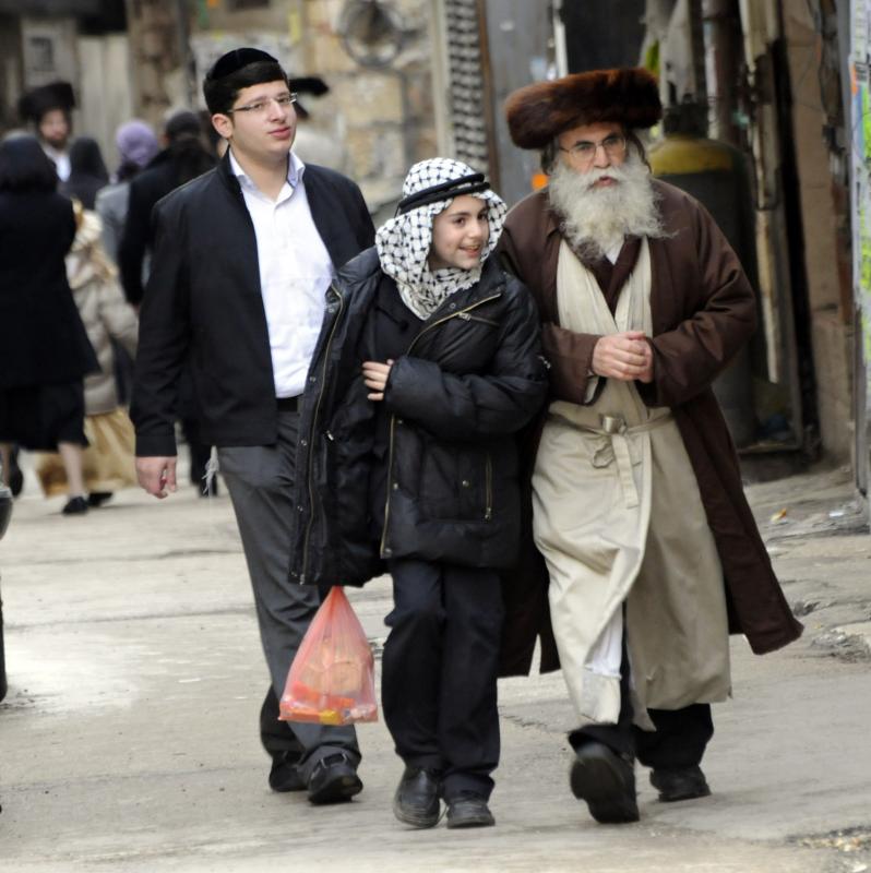123 ultra-Ortodoks merayakan Purim