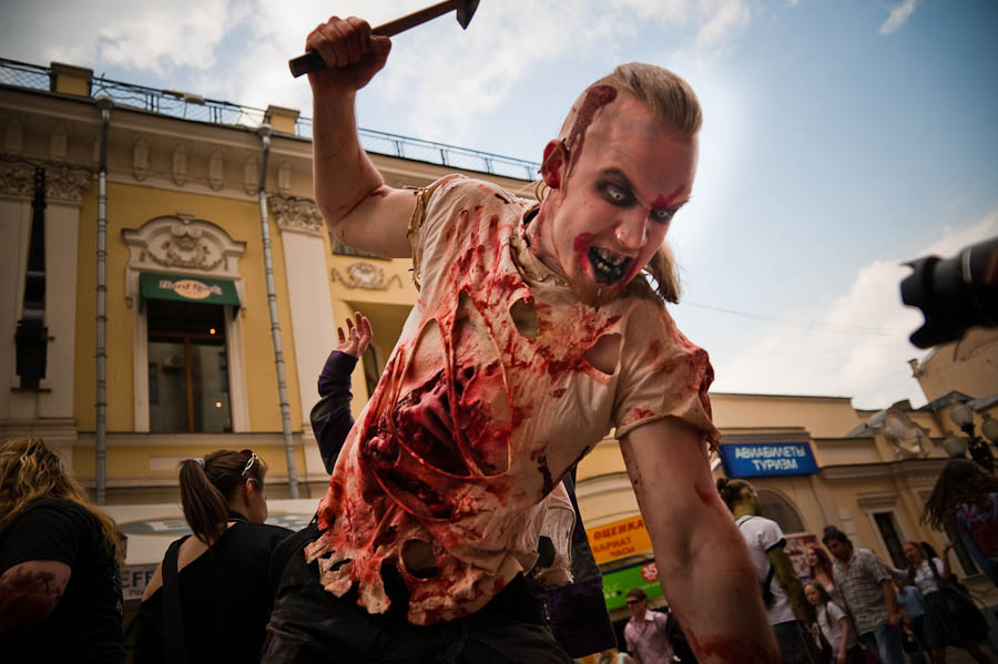 В Москве, ежли кто не видел, кажись, в субботу, прошел третий зомби-парад