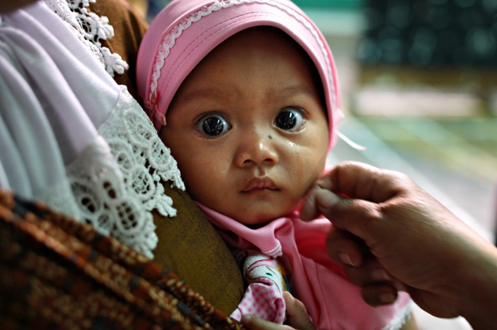 20100621070916196 990x657 Обрезание девочек в Индонезии