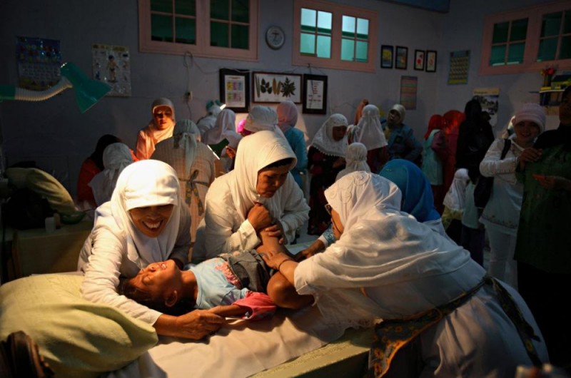 20100625 800x530 Sunat anak perempuan di Indonesia