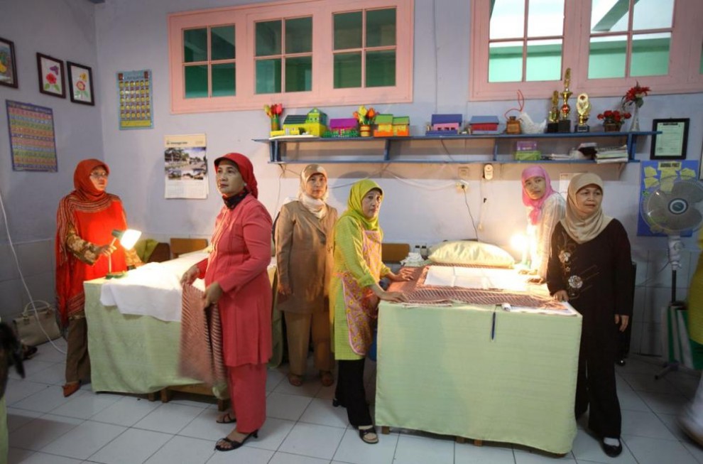 20100627 990x653 Обрезание девочек в Индонезии