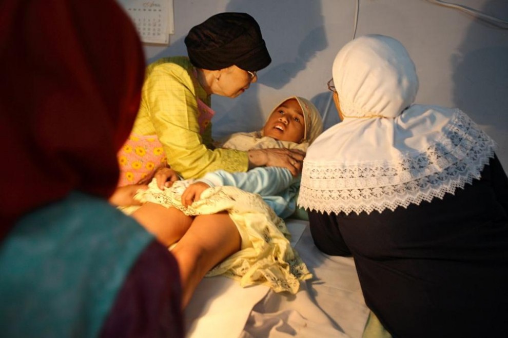 2010062B 990x659 Обрезание девочек в Индонезии