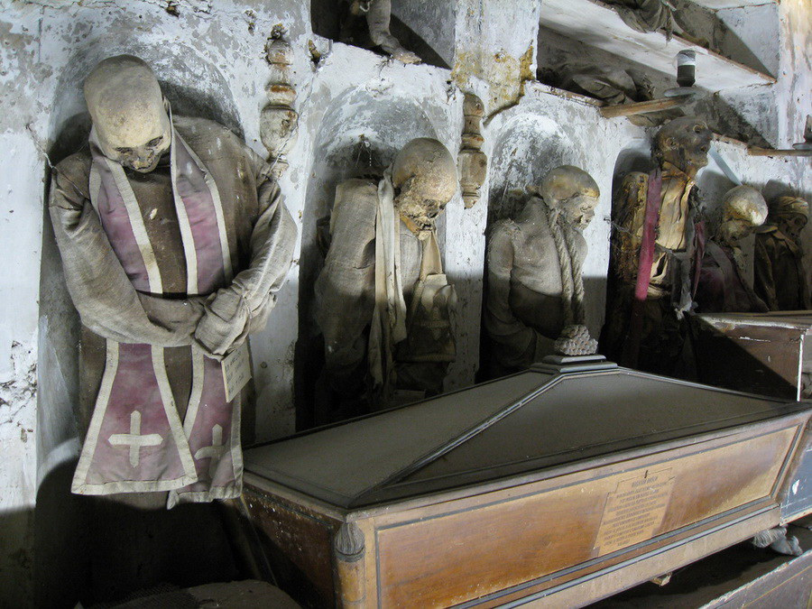 3812 Музей мертвецов в Палермо