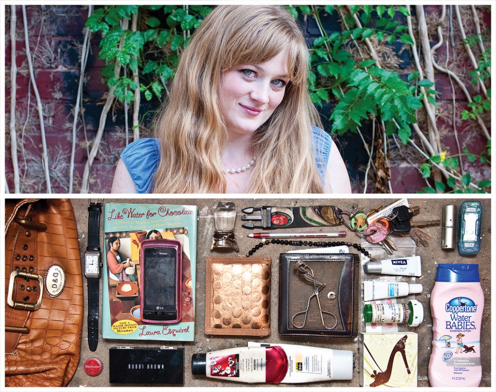 Persona Project:  What People Carry In Their Bags! 15 Pics!