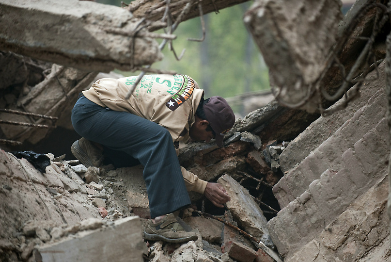 0138 В Индии рухнул пятиэтажный жилой дом