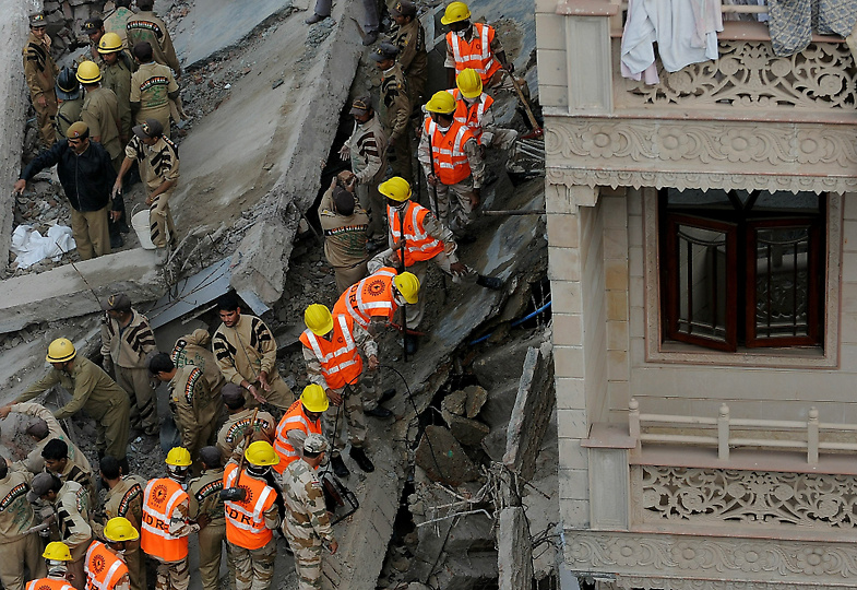 1194 В Индии рухнул пятиэтажный жилой дом