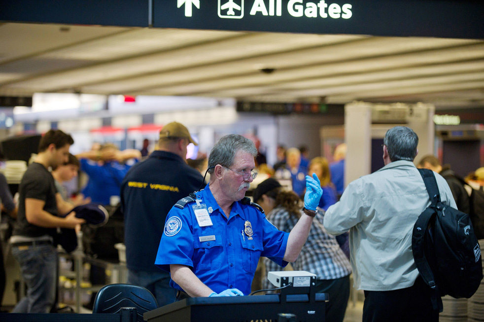 holiday9 Нескромные меры безопасности в американских аэропортах