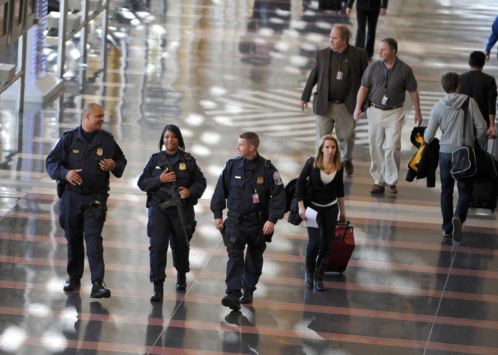 holidayP Нескромные меры безопасности в американских аэропортах