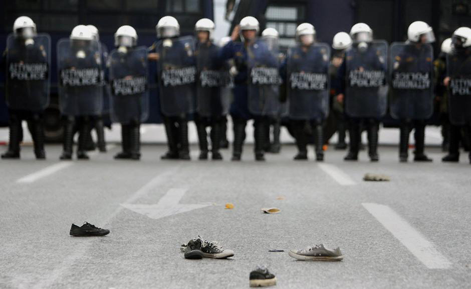 39177350 Полиция избила студентов во время протестов в Афинах