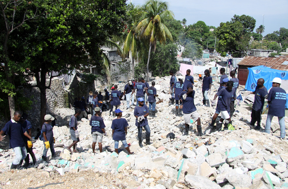 Гаити год спустя