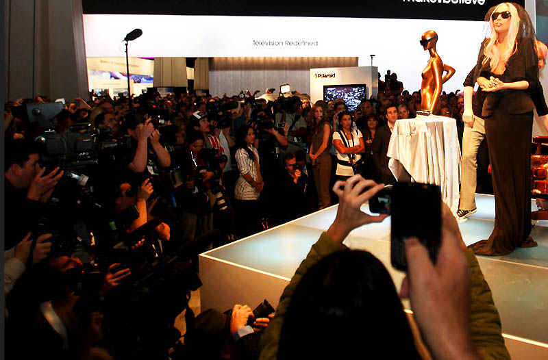 gaga04 Леди Гага на выставке CES