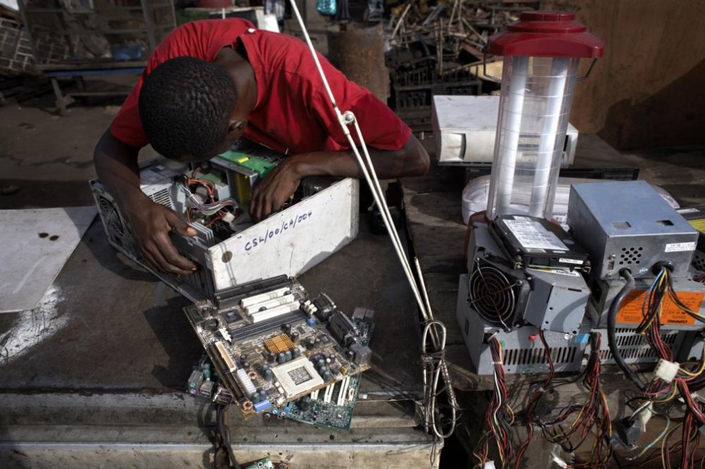 Электронная свалка в столице Ганы