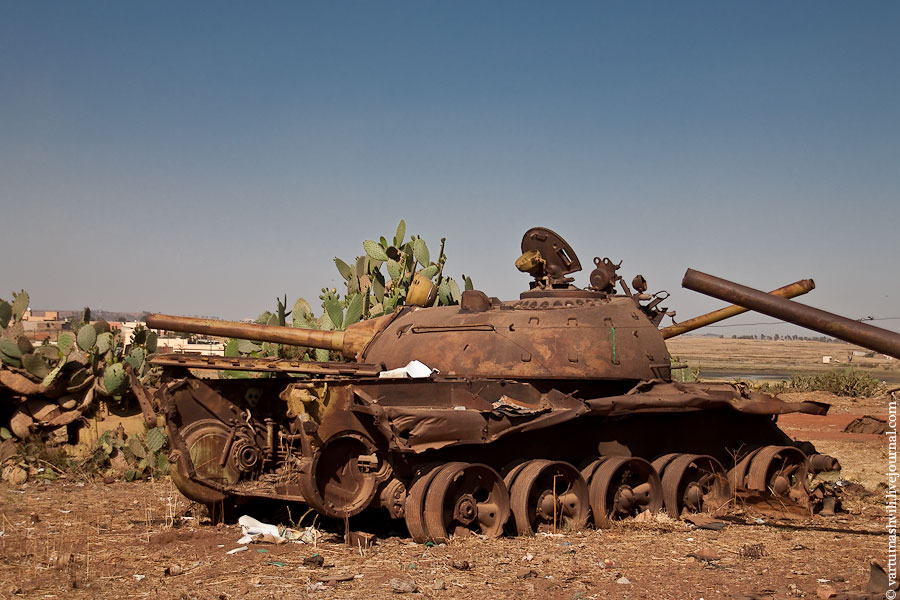 Открытие Эритреи. Асмэра, Кладбище танков.