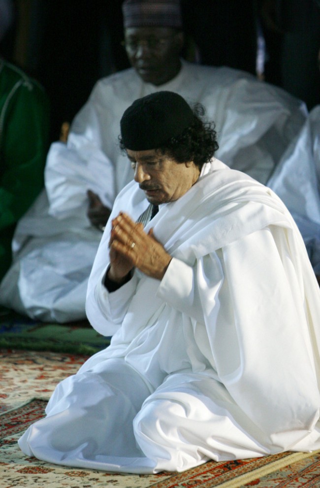 24 650x990 Муаммар Каддафи в разные годы своего правления