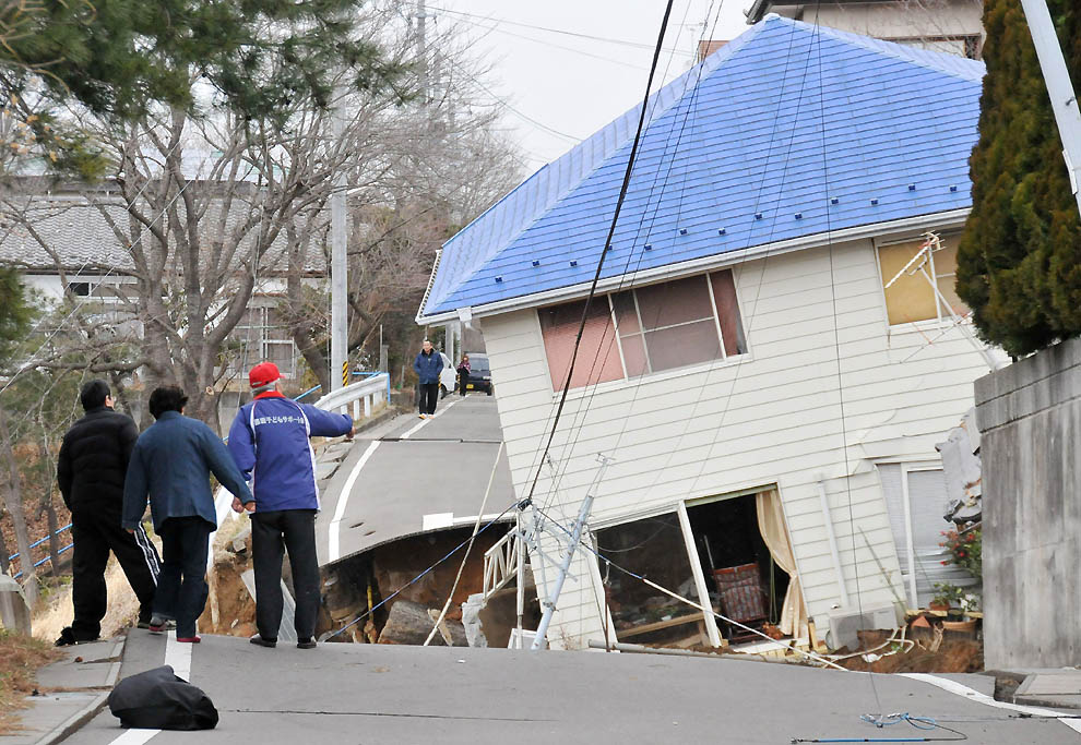 298 Цунами и другие последствия землетрясения в Японии