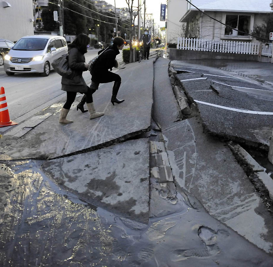 355 Цунами и другие последствия землетрясения в Японии