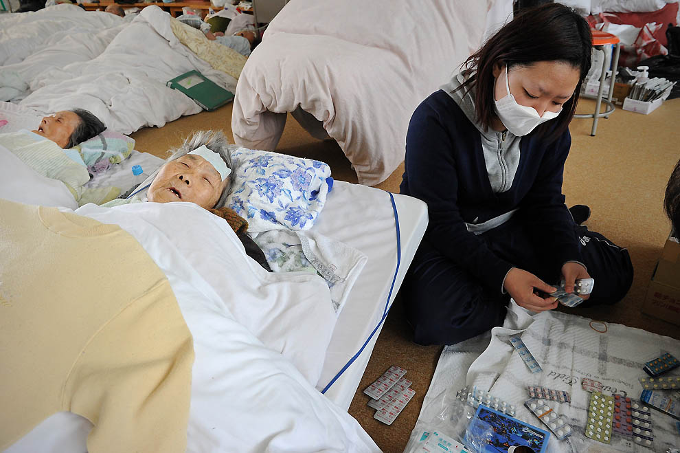 bp115 Япония: Надежды найти выживших практически нет 
