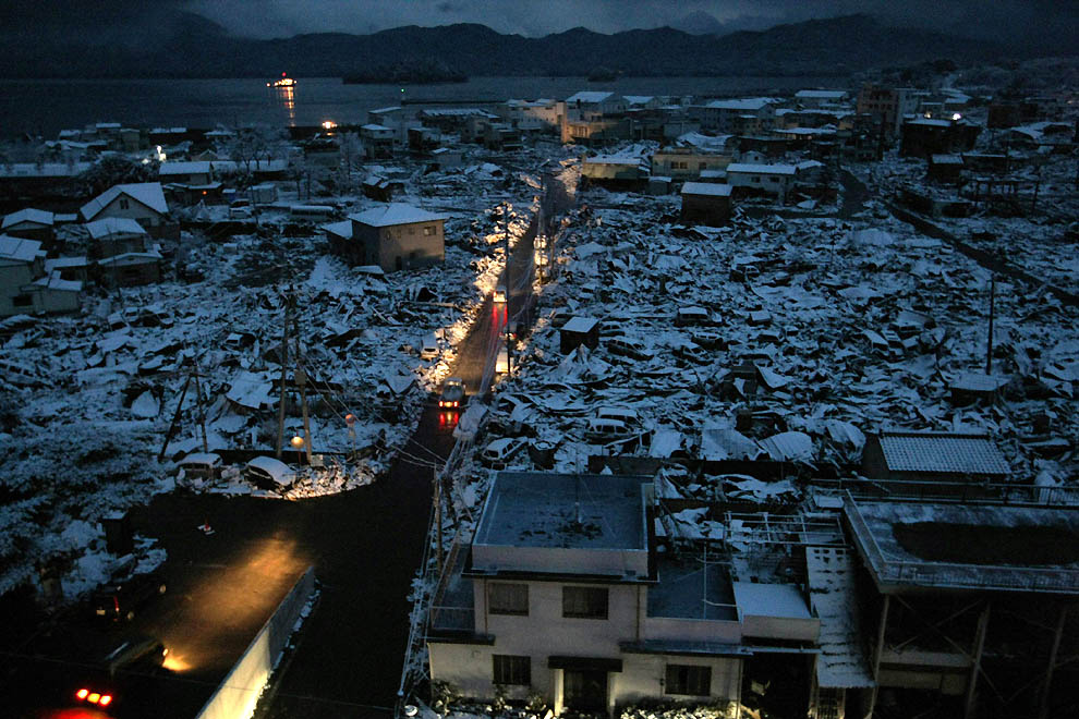 bp245 Япония: Надежды найти выживших практически нет 