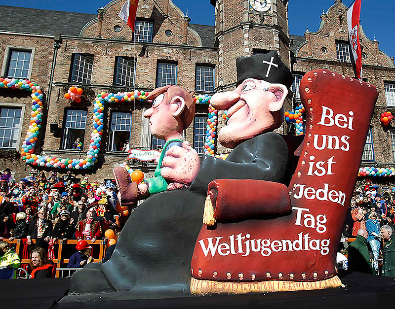 dp072233.sJPG 900 540 0 95 1 50 50.sJPG Политическая сатира на немецких карнавалах (Часть 2)