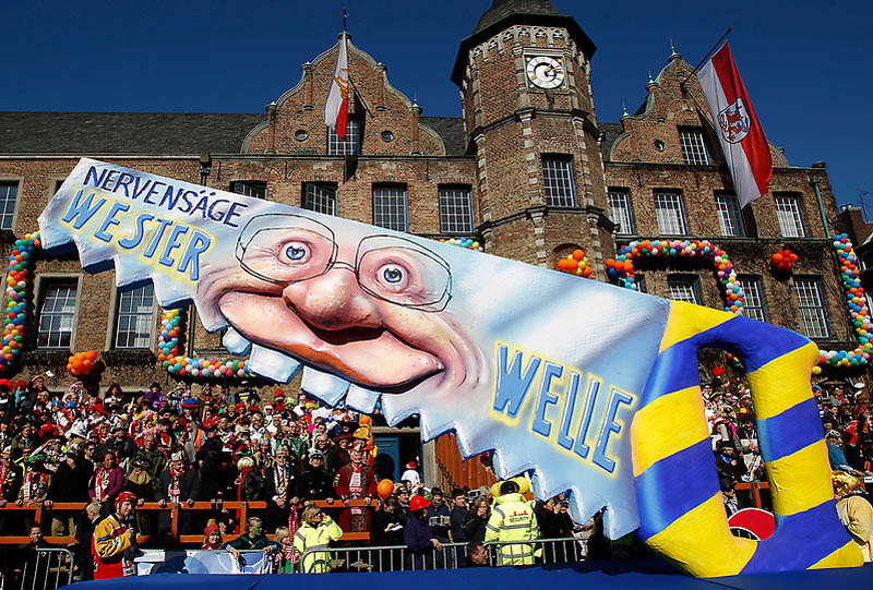 dp072236.sJPG 900 540 0 95 1 50 50.sJPG Политическая сатира на немецких карнавалах (Часть 2)