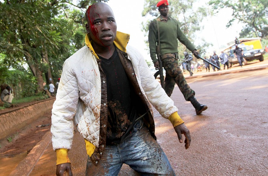 0097
 Арест лидера оппозиции в Уганде