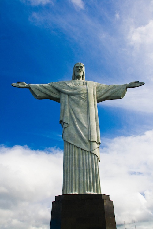 статуя иисуса христа находится
