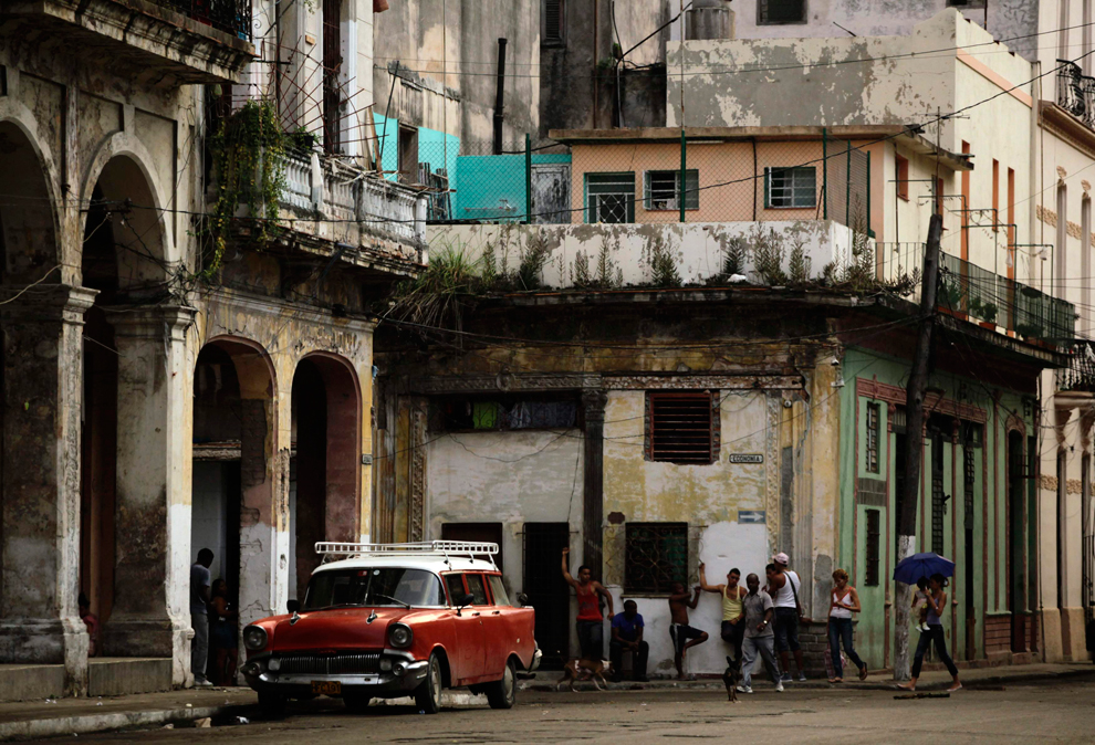 Куба
 - глядя вперед, оглядываясь назад