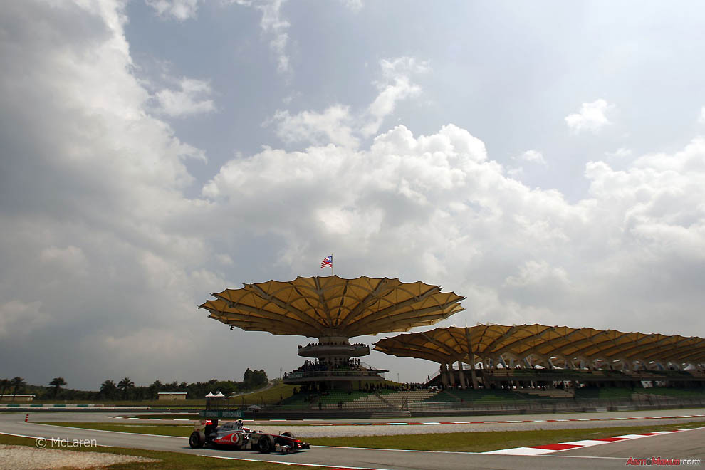 За 
кадром Формулы-1: Малайзия 2011 – подготовка, квалификация