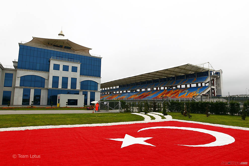 Фотографии Формулы-1: за кадром подготовки к Турции