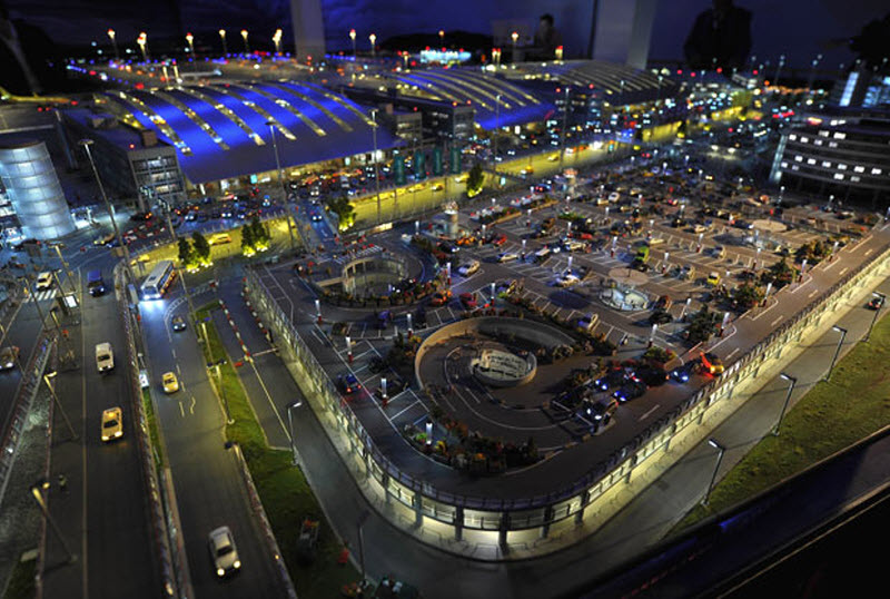 725 
Крупнейшая в мире модель аэропорта
