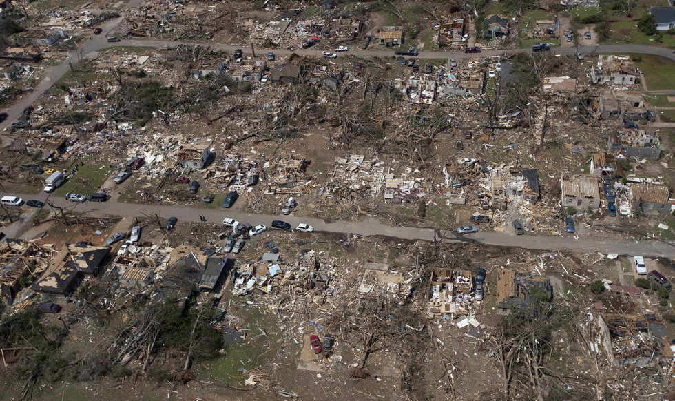 9536022 Последствия торнадо в Алабаме: Вид сверху