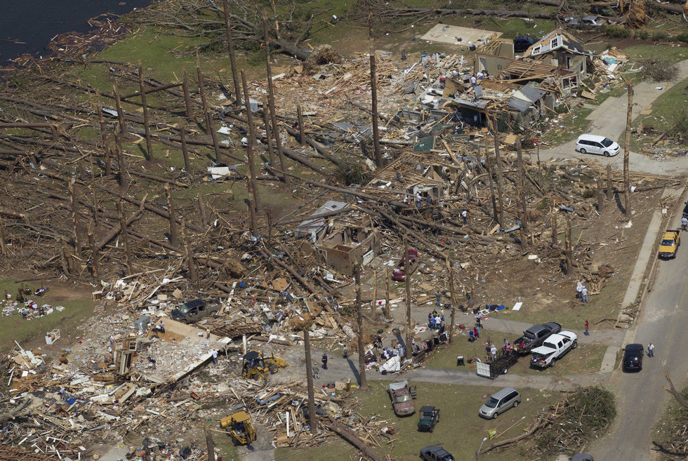 9536023 Последствия торнадо в Алабаме: Вид сверху