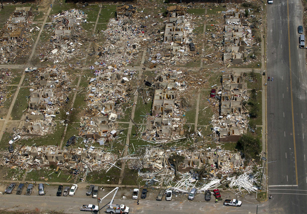 9536027 Последствия торнадо в Алабаме: Вид сверху