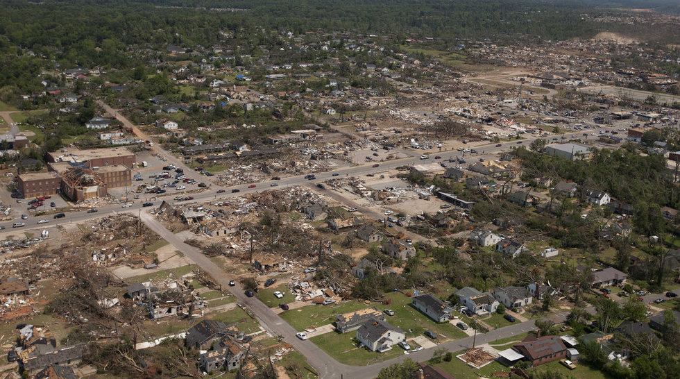 9536028 Последствия торнадо в Алабаме: Вид сверху