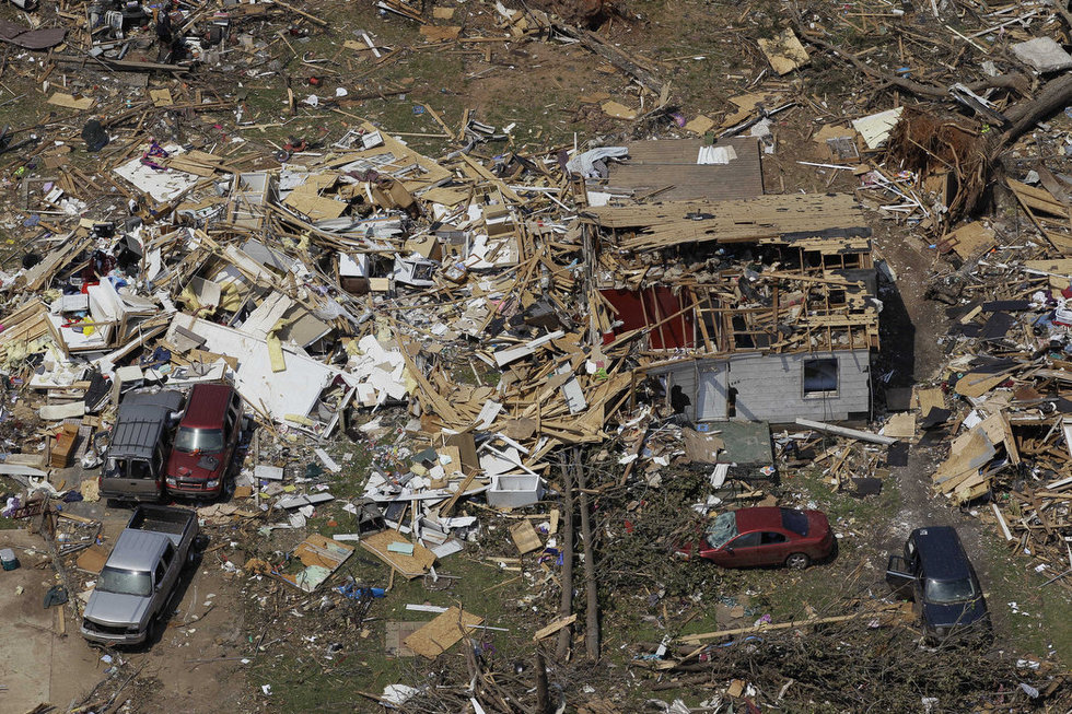 9536035 Последствия торнадо в Алабаме: Вид сверху