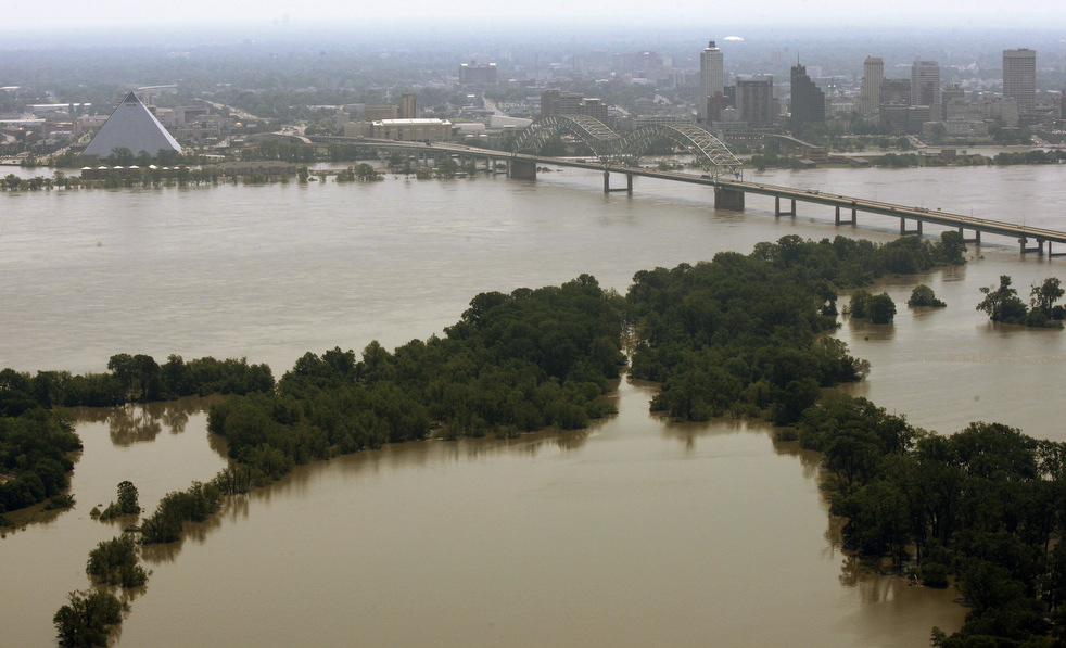 memphisC Миссисипи угрожает США величайшим потопом‎
